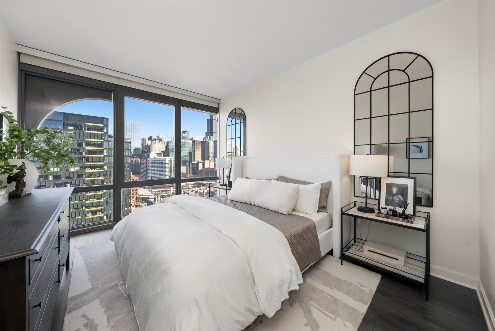 164 N Peoria Street 1705