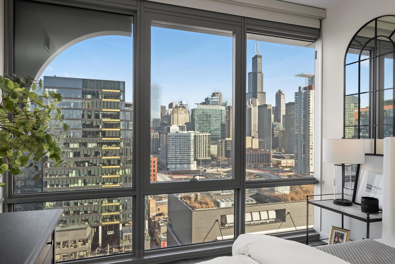 164 N Peoria Street 1705