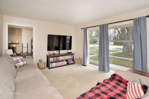 Tiny photo for 425 E Broadway Avenue, Crystal Lake, IL 60014 (MLS # 12607866)