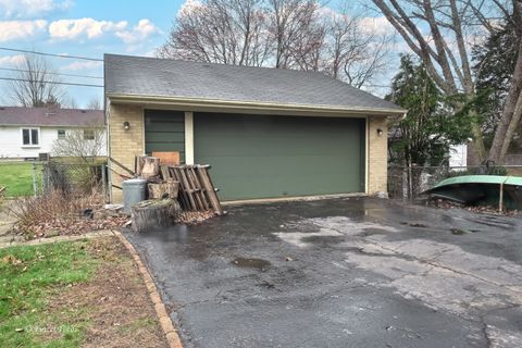 Tiny photo for 425 E Broadway Avenue, Crystal Lake, IL 60014 (MLS # 12607866)