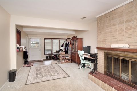 Tiny photo for 425 E Broadway Avenue, Crystal Lake, IL 60014 (MLS # 12607866)