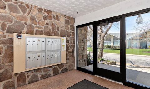 Tiny photo for 8828 N Leslie Lane #1F, Des Plaines, IL 60016 (MLS # 12593478)