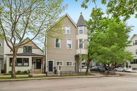 Photo of 2105 W Barry Avenue #2, Chicago, IL 60618 (MLS # 12642501)