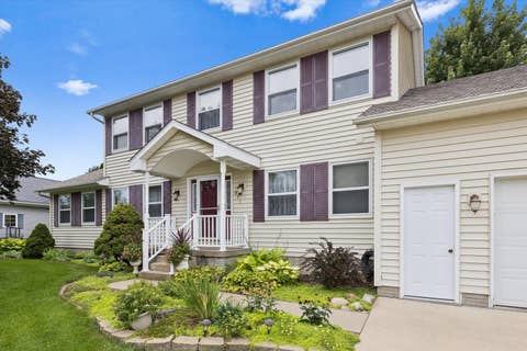 Tiny photo for 911 Pleasant Hill Drive, De Witt, IA 52742 (MLS # 12737011)
