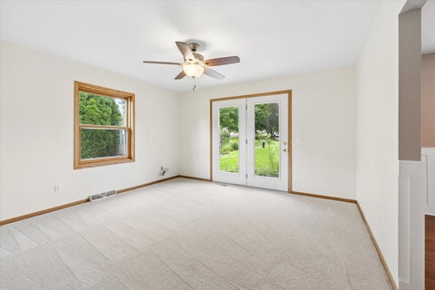 Tiny photo for 911 Pleasant Hill Drive, De Witt, IA 52742 (MLS # 12737011)