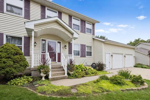 Tiny photo for 911 Pleasant Hill Drive, De Witt, IA 52742 (MLS # 12737011)