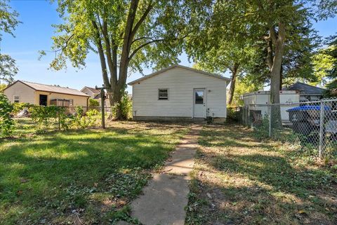 Tiny photo for 806 N Morris Avenue, Bloomington, IL 61701 (MLS # 12484172)