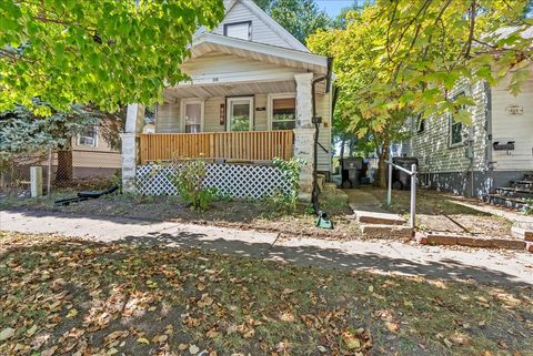 Photo of 806 N Morris Avenue, Bloomington, IL 61701 (MLS # 12484172)