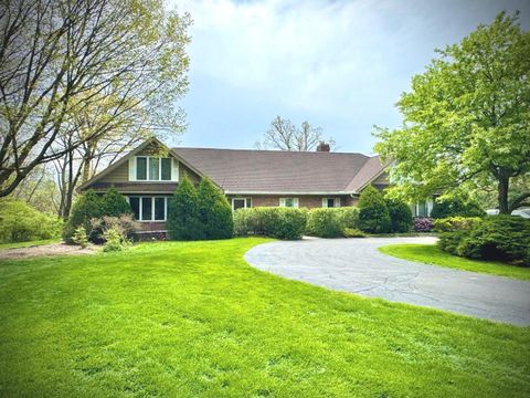 Photo of 951 Hillcrest Road, Elgin, IL 60123 (MLS # 12353095)