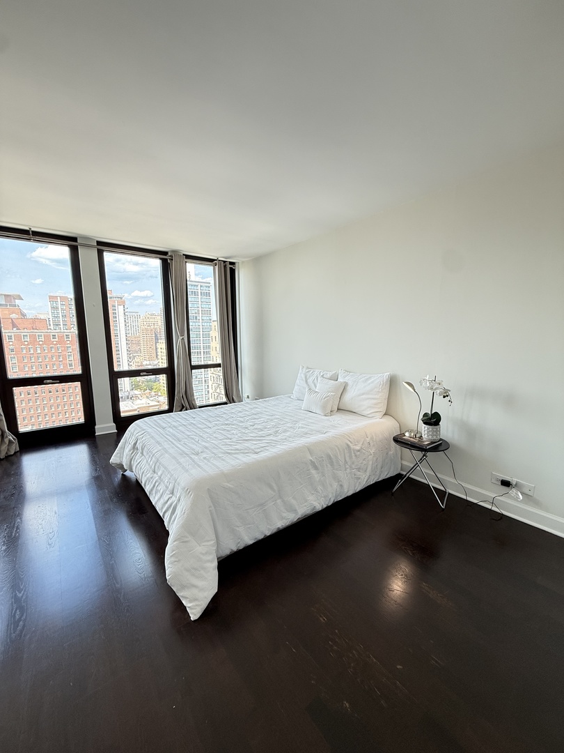 1 E Scott Street 2102