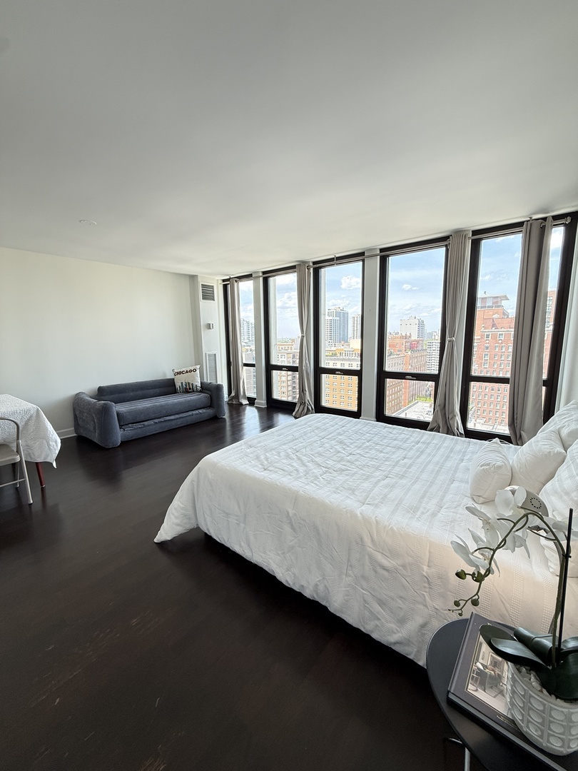 1 E Scott Street 2102