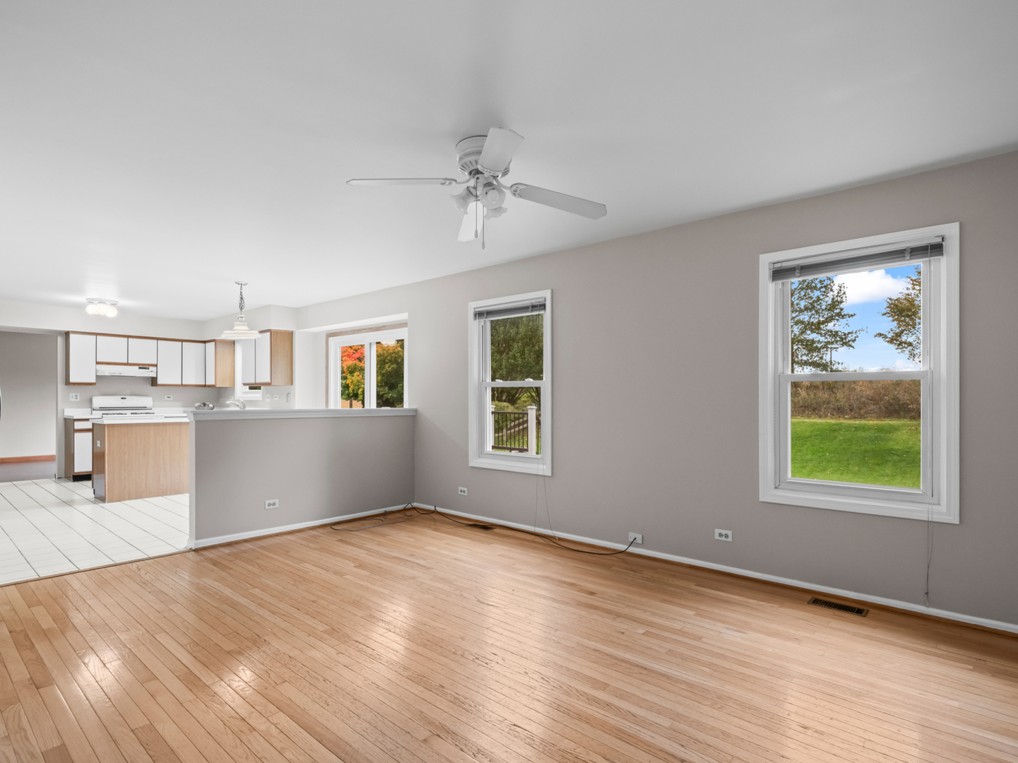 Cary, Illinois 60013, United States, 4 Bedrooms Bedrooms, ,3 BathroomsBathrooms,Residential,Active,232247