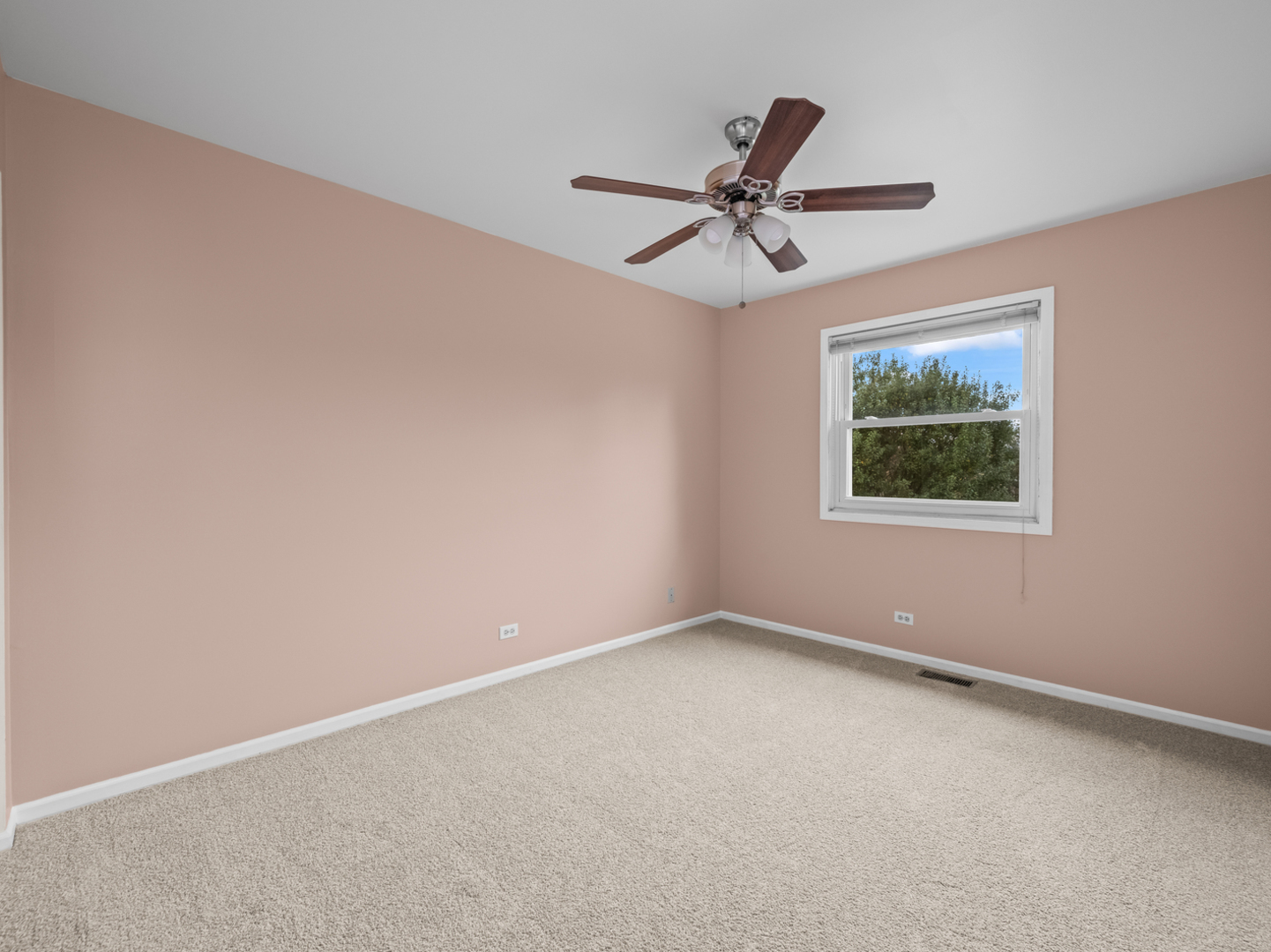 Cary, Illinois 60013, United States, 4 Bedrooms Bedrooms, ,3 BathroomsBathrooms,Residential,Active,232247