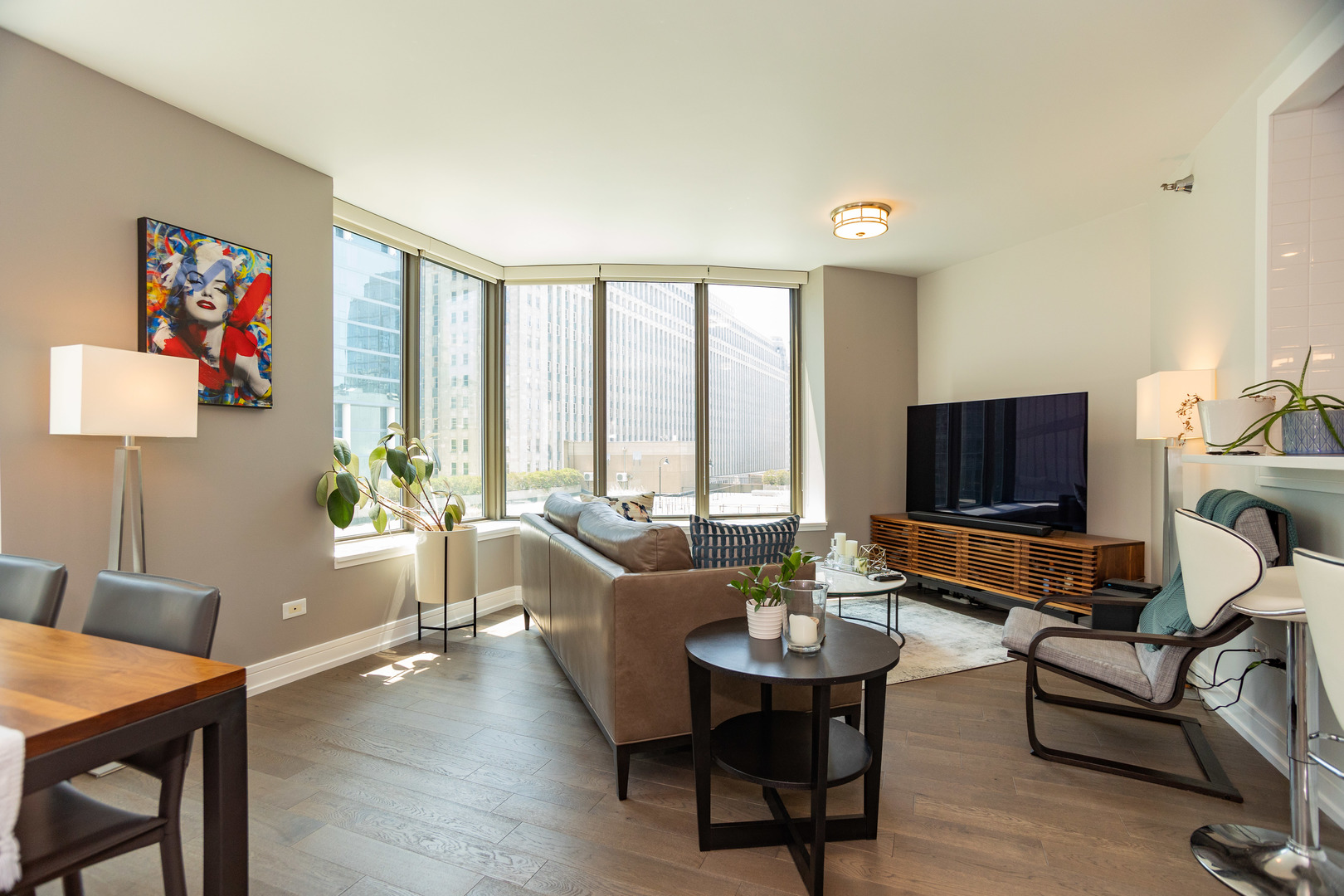 400 N LaSalle Drive 907