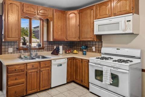 Tiny photo for 1180 GUNDERSON Avenue, Oak Park, IL 60304 (MLS # 12694752)