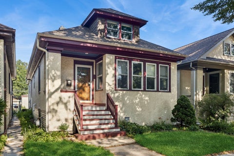 Photo of 1180 GUNDERSON Avenue, Oak Park, IL 60304 (MLS # 12694752)