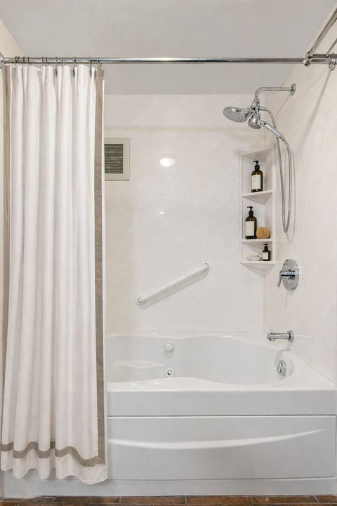 Tiny photo for 940 W Glenlake Avenue #34B, Chicago, IL 60660 (MLS # 12604377)