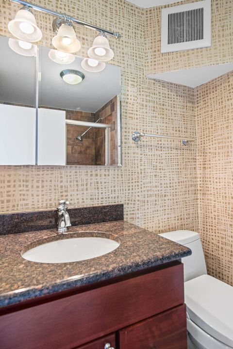 Tiny photo for 940 W Glenlake Avenue #34B, Chicago, IL 60660 (MLS # 12604377)