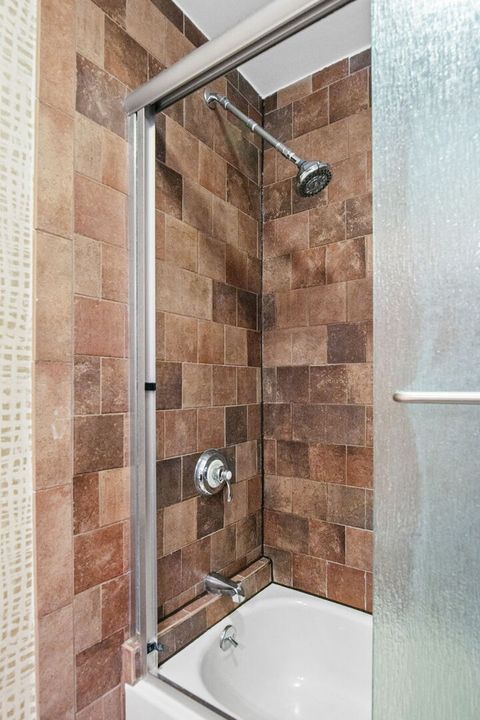 Tiny photo for 940 W Glenlake Avenue #34B, Chicago, IL 60660 (MLS # 12604377)