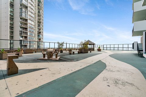 Tiny photo for 6033 N Sheridan Road #8E, Chicago, IL 60660 (MLS # 12512081)