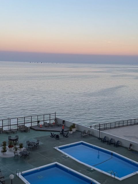 Tiny photo for 6033 N Sheridan Road #8E, Chicago, IL 60660 (MLS # 12512081)