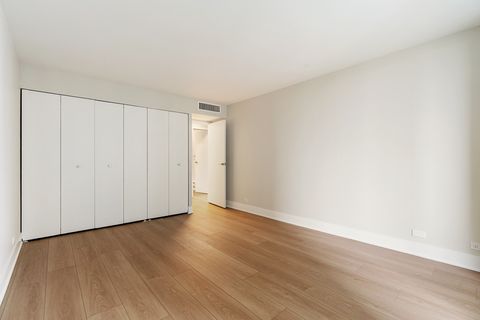 Tiny photo for 6033 N Sheridan Road #8E, Chicago, IL 60660 (MLS # 12512081)