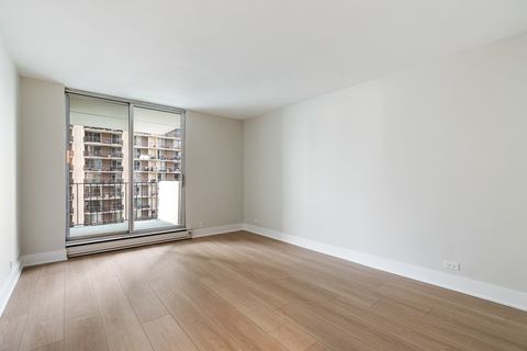 Tiny photo for 6033 N Sheridan Road #8E, Chicago, IL 60660 (MLS # 12512081)