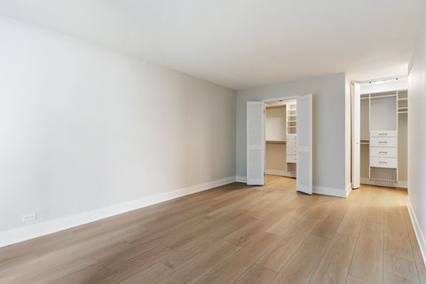 Tiny photo for 6033 N Sheridan Road #8E, Chicago, IL 60660 (MLS # 12512081)