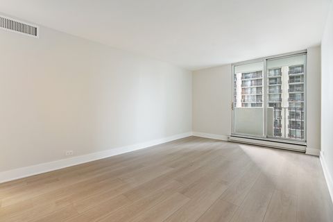 Tiny photo for 6033 N Sheridan Road #8E, Chicago, IL 60660 (MLS # 12512081)