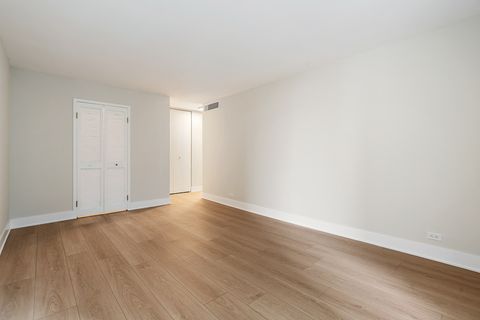 Tiny photo for 6033 N Sheridan Road #8E, Chicago, IL 60660 (MLS # 12512081)