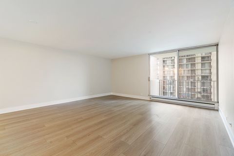 Tiny photo for 6033 N Sheridan Road #8E, Chicago, IL 60660 (MLS # 12512081)