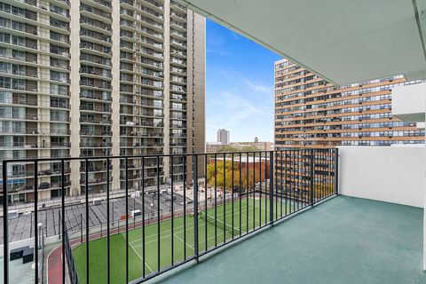 Tiny photo for 6033 N Sheridan Road #8E, Chicago, IL 60660 (MLS # 12512081)