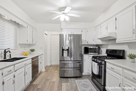 Tiny photo for 4833 Eastwood Court, Waukegan, IL 60087 (MLS # 12624840)