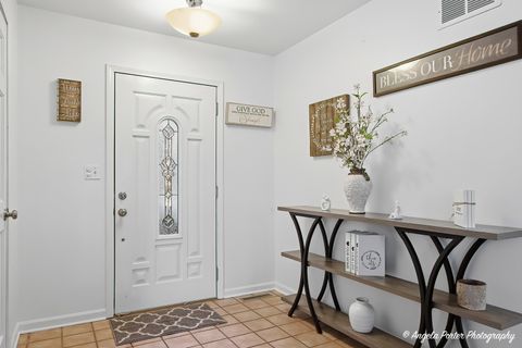 Tiny photo for 4833 Eastwood Court, Waukegan, IL 60087 (MLS # 12624840)