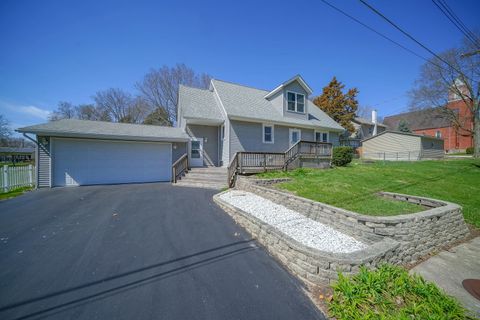 Photo of 711 Taylor Street, Pecatonica, IL 61063 (MLS # 12613201)