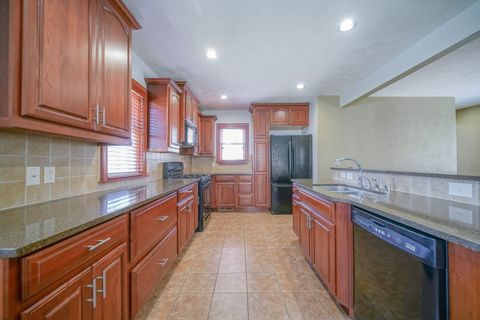 Tiny photo for 711 Taylor Street, Pecatonica, IL 61063 (MLS # 12613201)