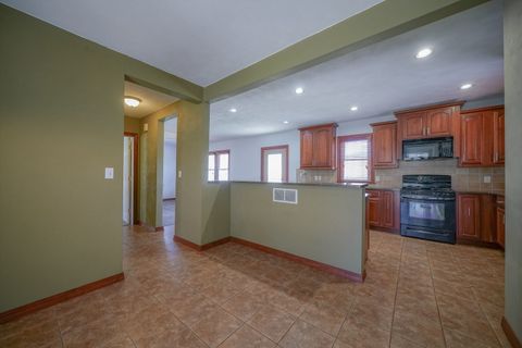 Tiny photo for 711 Taylor Street, Pecatonica, IL 61063 (MLS # 12613201)