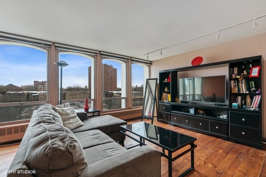 1400 E 55th Place 506S
