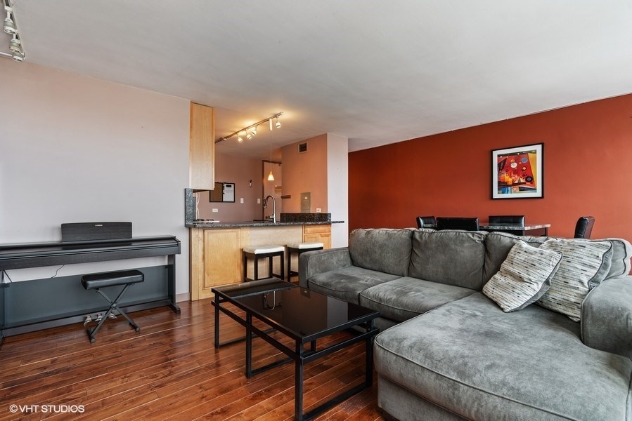 1400 E 55th Place 506S