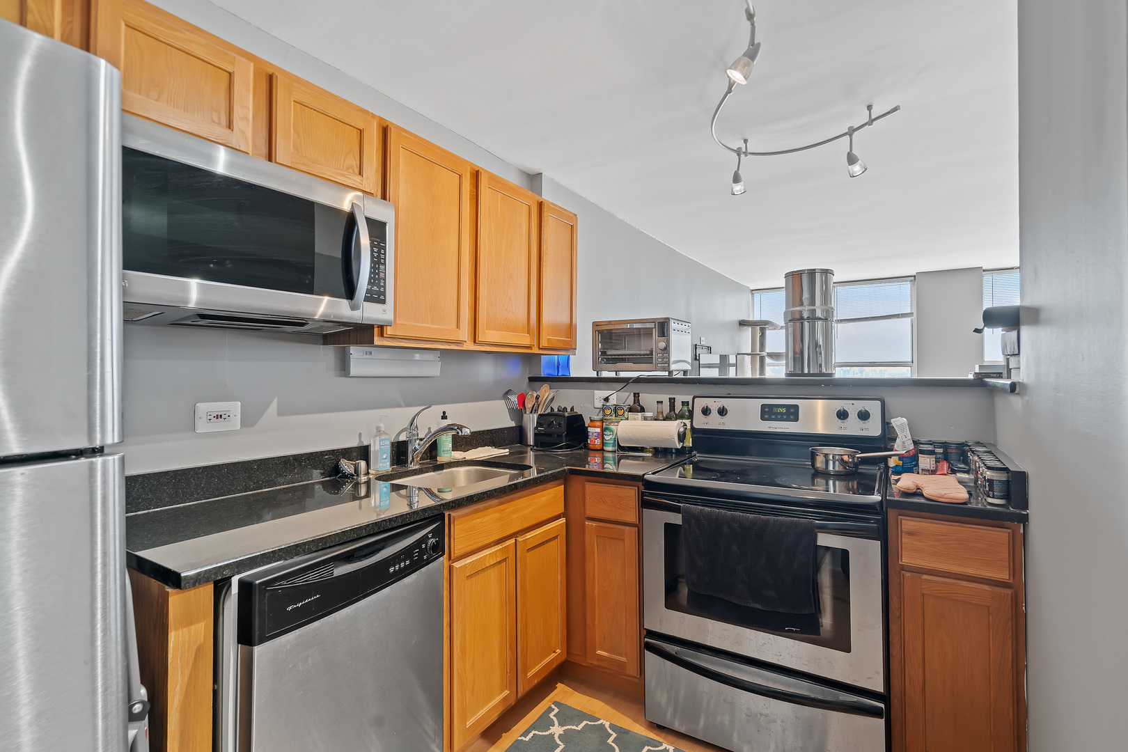 655 W Irving Park Road 5305