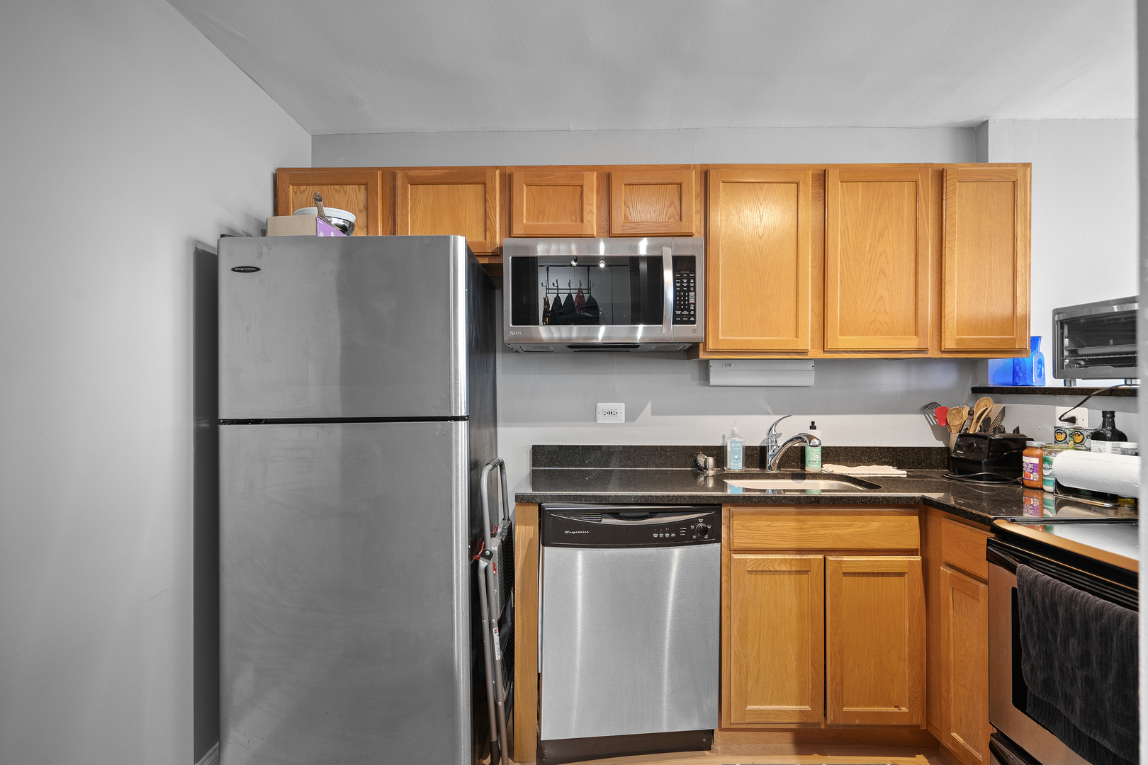 655 W Irving Park Road 5305