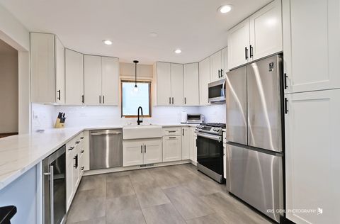 Tiny photo for 532 Circle Drive, Fox Lake, IL 60020 (MLS # 12434884)