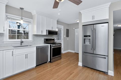 Tiny photo for 5825 109th Street, Chicago Ridge, IL 60415 (MLS # 12572366)