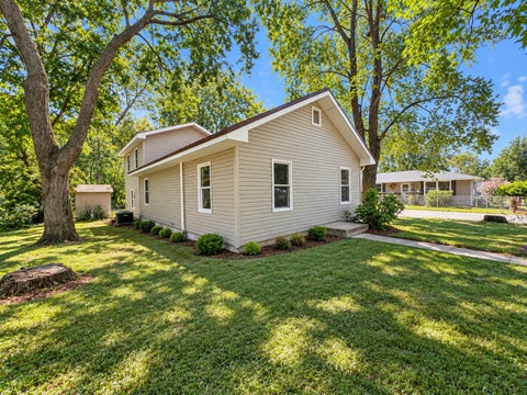 Tiny photo for 209 S Stotlar Street, Benton, IL 62812 (MLS # 12753934)