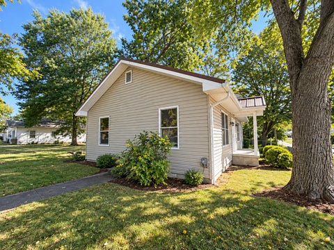 Tiny photo for 209 S Stotlar Street, Benton, IL 62812 (MLS # 12753934)