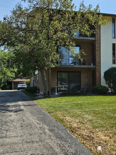 Tiny photo for 9817 Treetop Drive #2A, Orland Park, IL 60462 (MLS # 12719670)