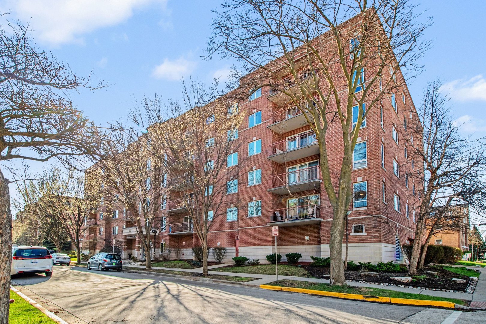 1327 E Washington Street 309