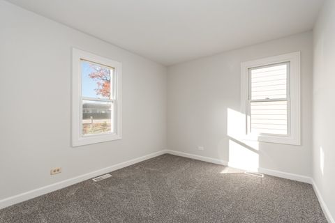 Tiny photo for 2424 E Thornwood Drive, Lindenhurst, IL 60046 (MLS # 12516557)