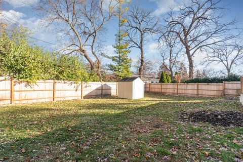 Tiny photo for 2424 E Thornwood Drive, Lindenhurst, IL 60046 (MLS # 12516557)