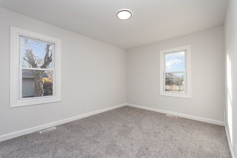 Tiny photo for 2424 E Thornwood Drive, Lindenhurst, IL 60046 (MLS # 12516557)